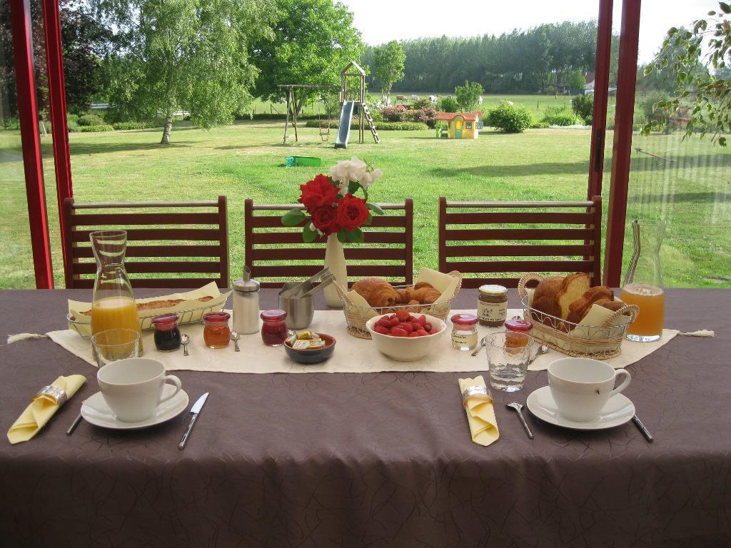 Au Jardin Fleuri Villa Vauxaillon Екстериор снимка
